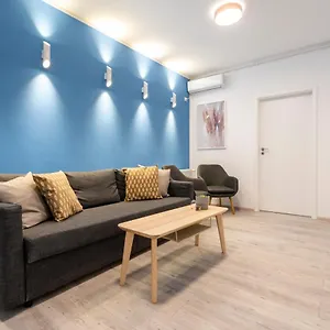 Blue Design In Magheru Bucureşti
