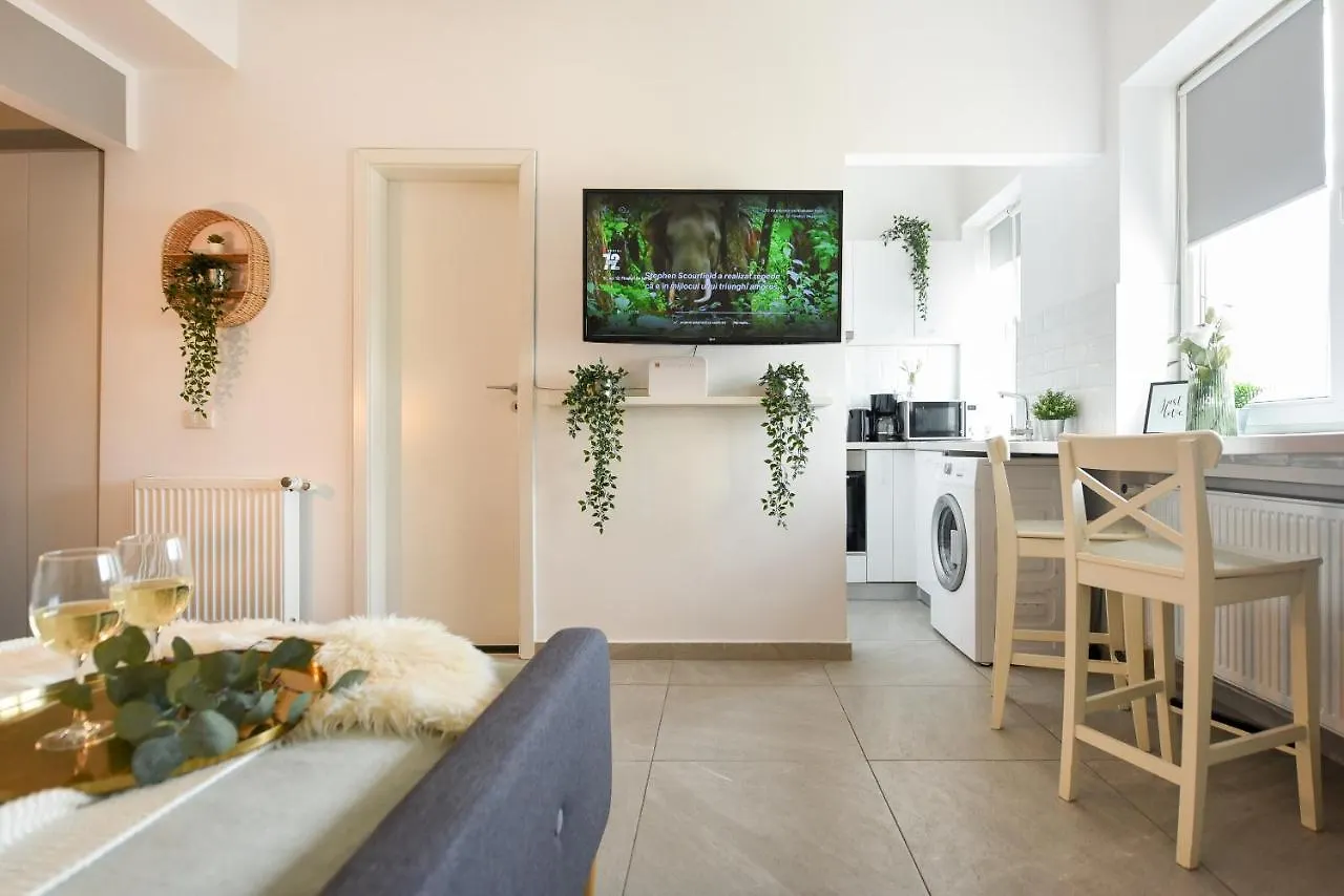Read All About It - Stylish Central Studio Bucureşti 0*,  România